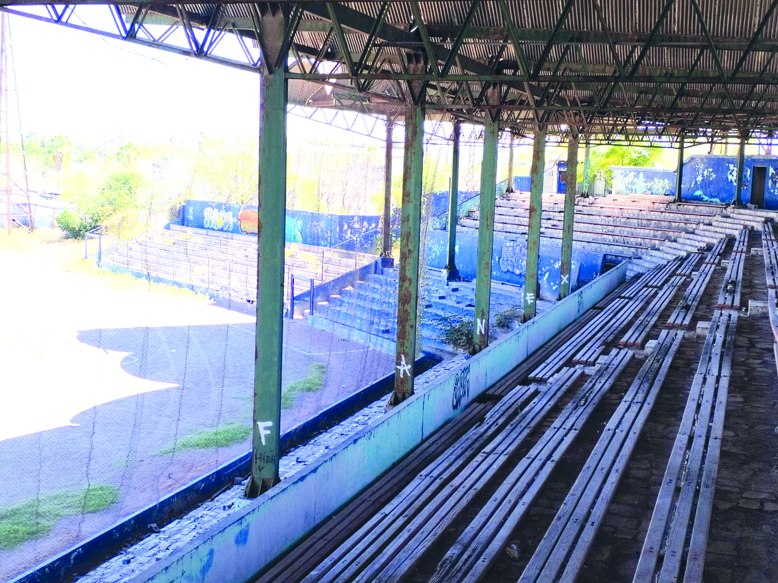 Sufre avanzado deterioro parque Deportivo AHMSA