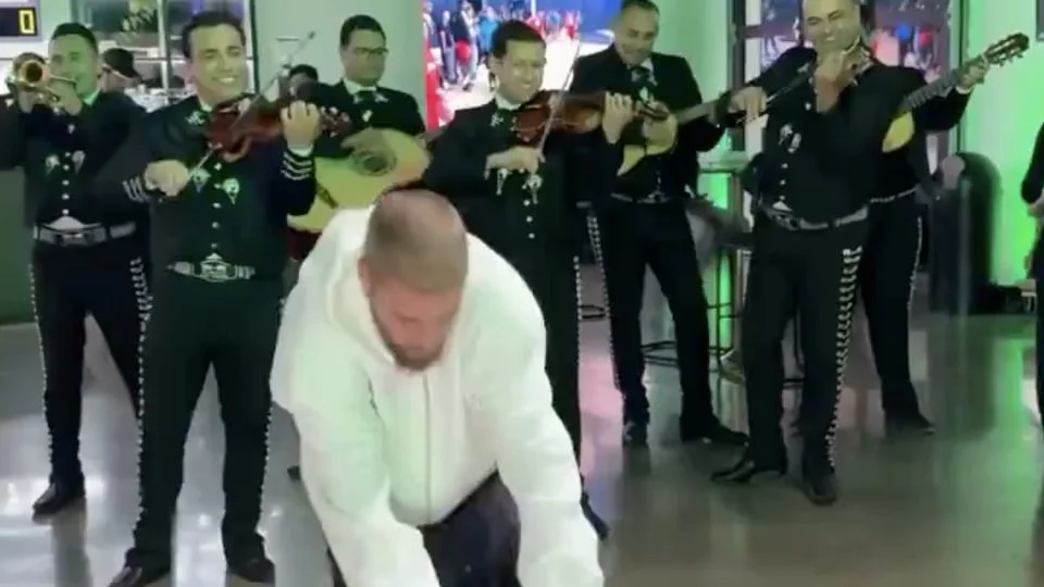 (Video) Captan a Justin Bieber bailando al ritmo del mariachi y cantando “Cielito lindo”