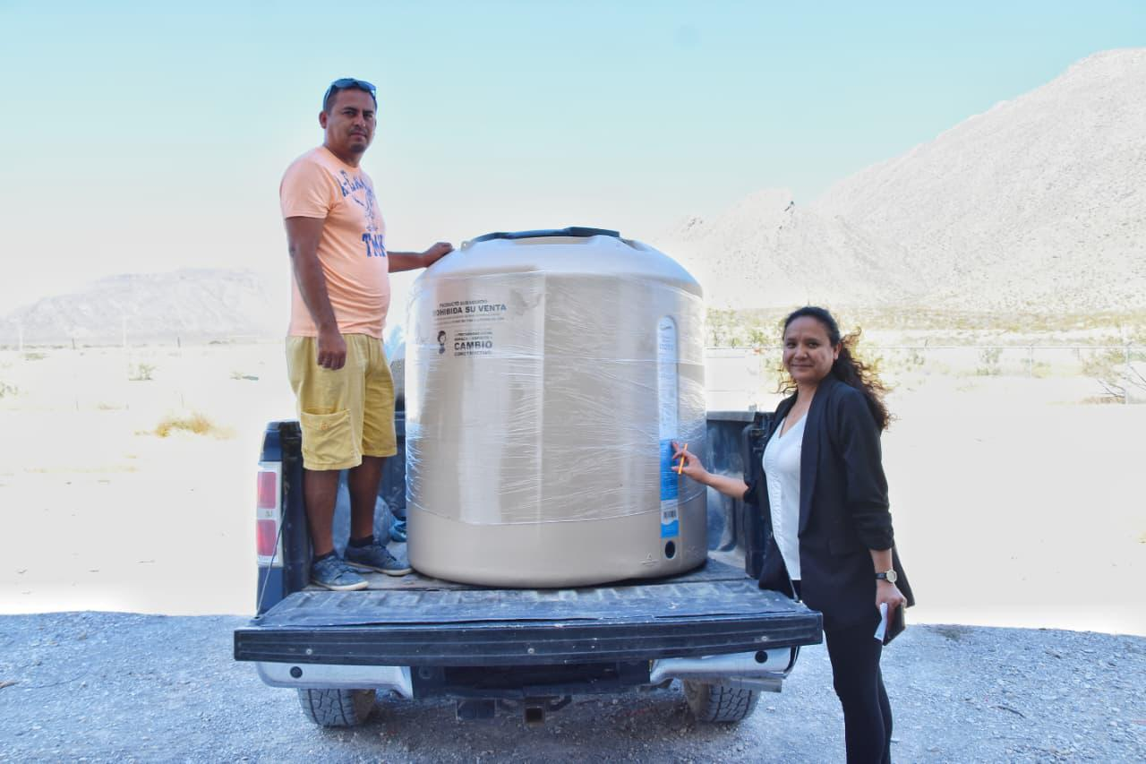 ENTREGAN TINACOS SUBSIDIADOS A FAMILIAS DE CUATRO CIÉNEGAS
