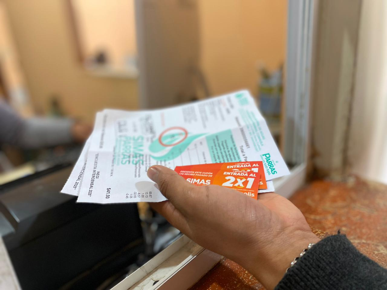 Cine gratis a usuarios del Simas por pagar su servicio