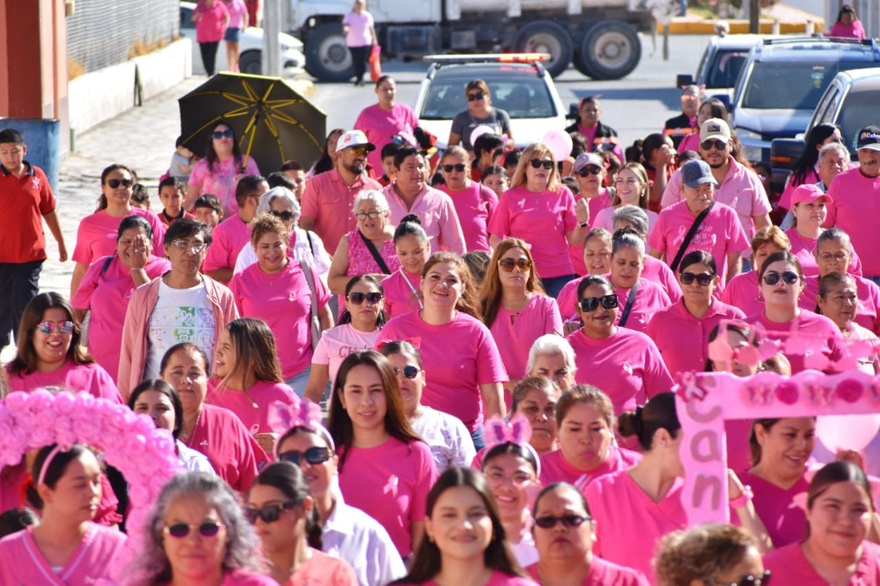 DIF CUATRO CIÉNEGAS PROMUEVE LA PREVENCIÓN DEL CÁNCER DE MAMA CON LA CAMINATA ROSA