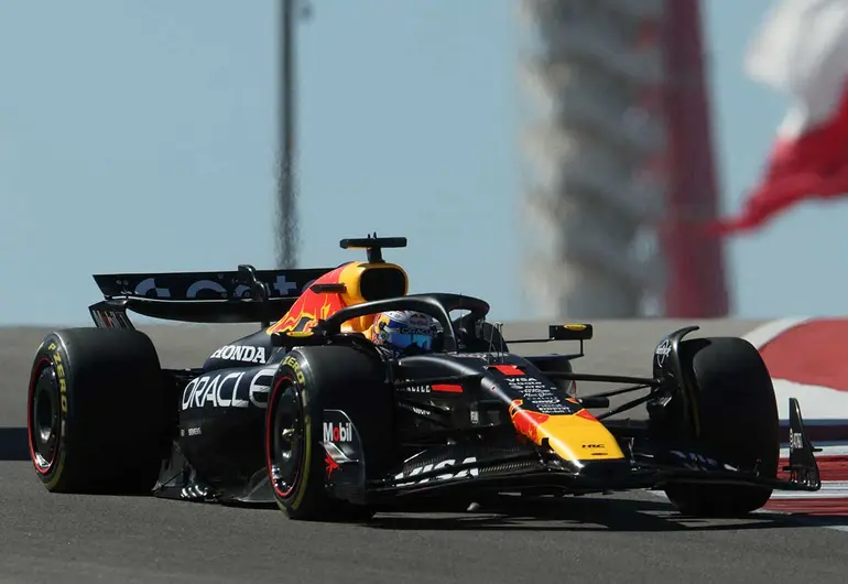 Max Verstappen triunfa en EU y pone a temblar a McLaren