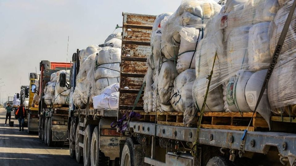 Reabren algunos accesos de ayuda humanitaria a Gaza; Rafah sigue cerrado tras presunto ataque de Hamás