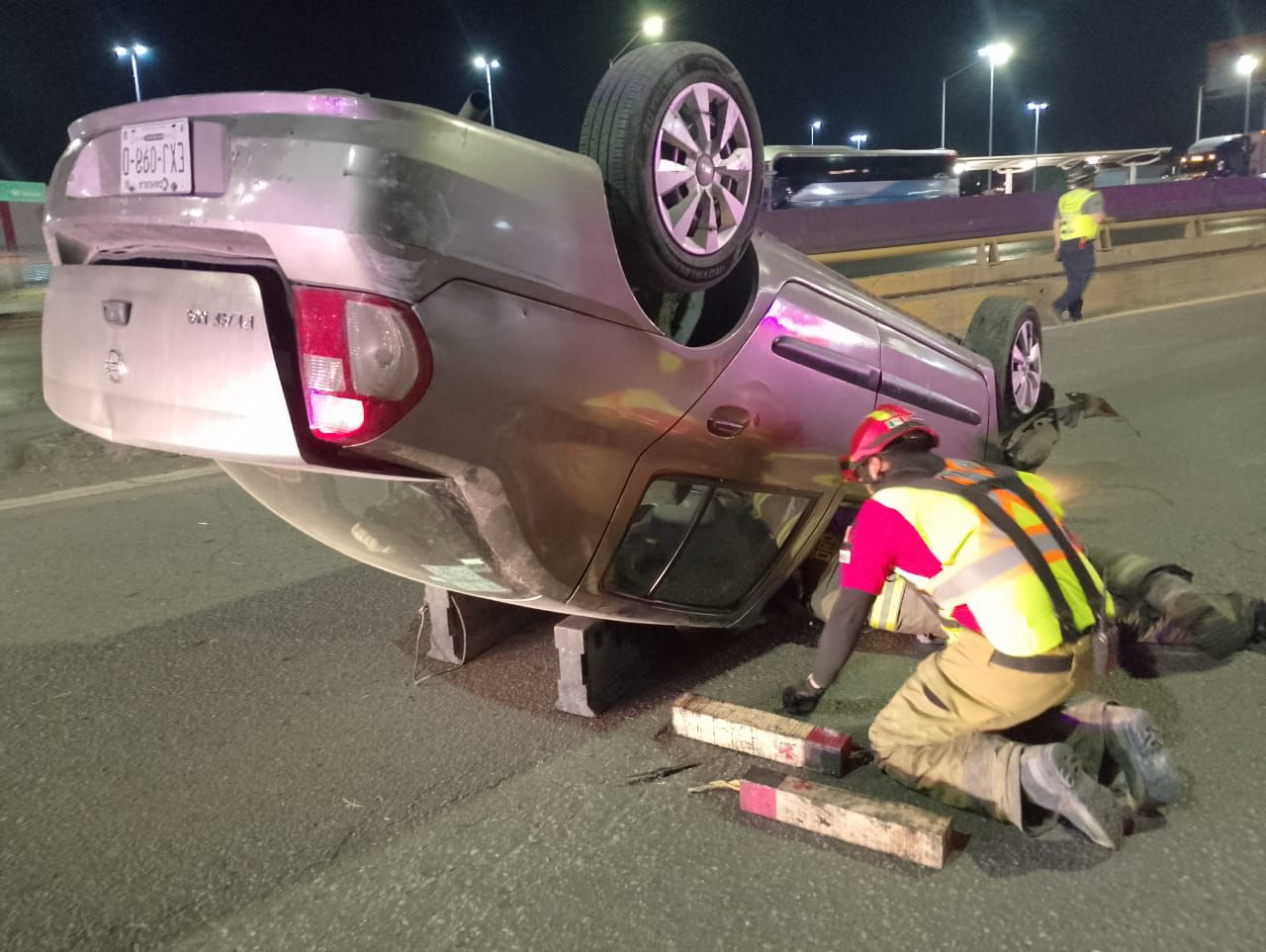 Conductor ebrio provoca volcadura en la carretera Saltillo–Monterrey