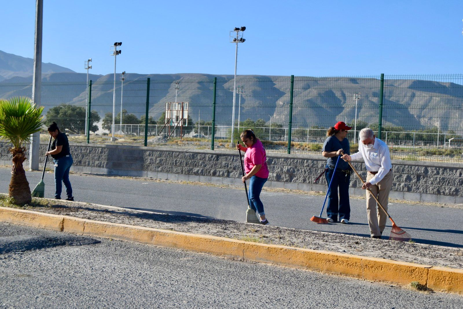 REALIZAN JORNADA DE LIMPIEZA EN EL BOULEVARD LÁZARO CÁRDENAS