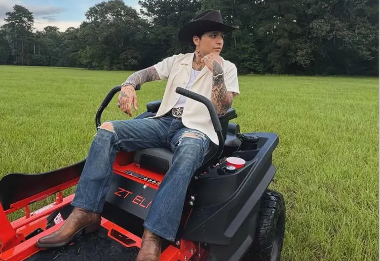 Christian Nodal acude a la Fiscalía por demanda de Universal Music