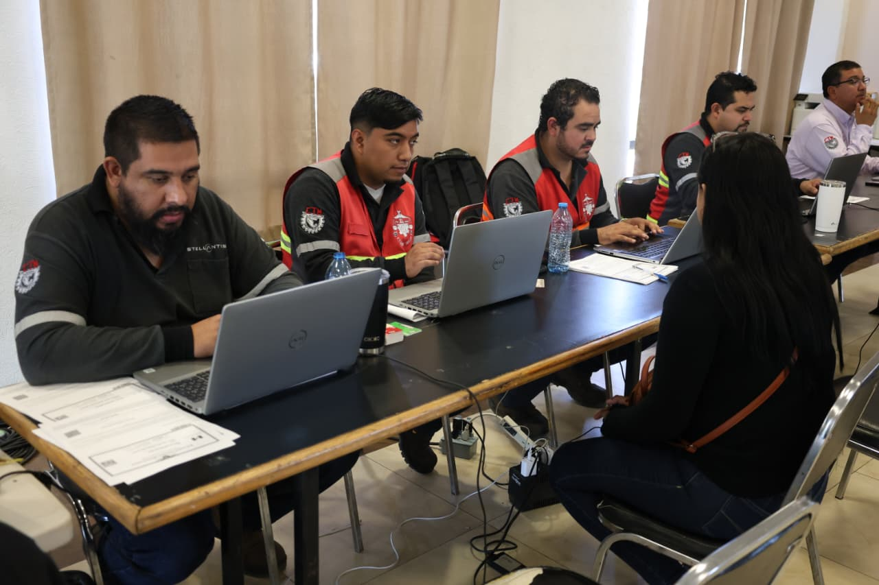 Continúa credencialización a agremiados del sindicato automotriz