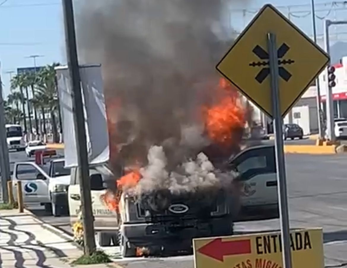 Se incendia camión de valores en Pape