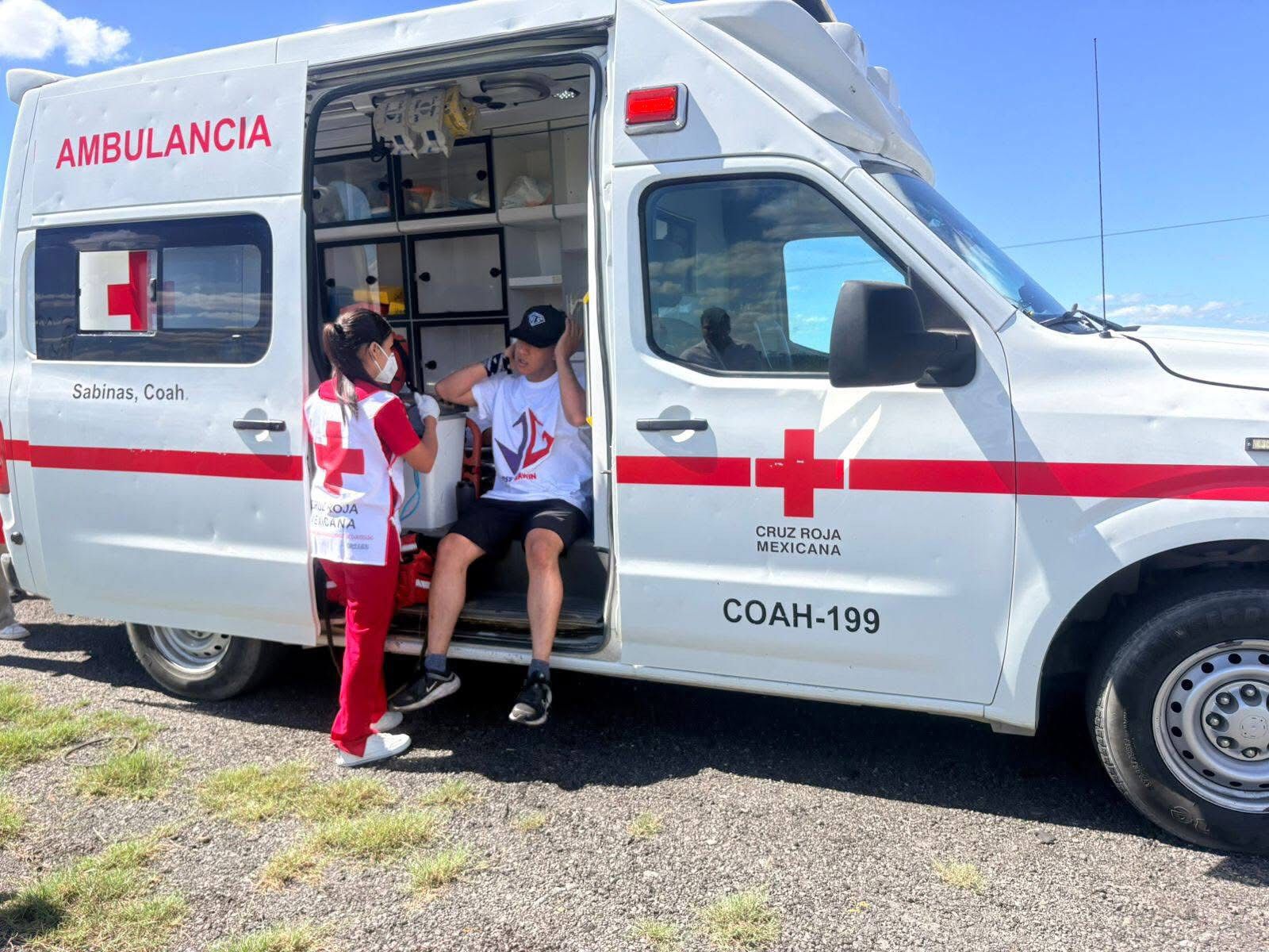 Deja volcadura dos lesionados