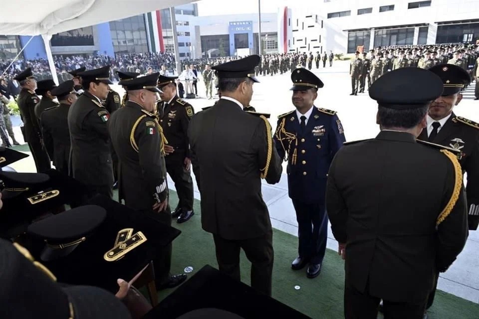 Ascienden a divisionarios a seis mandos del Ejército