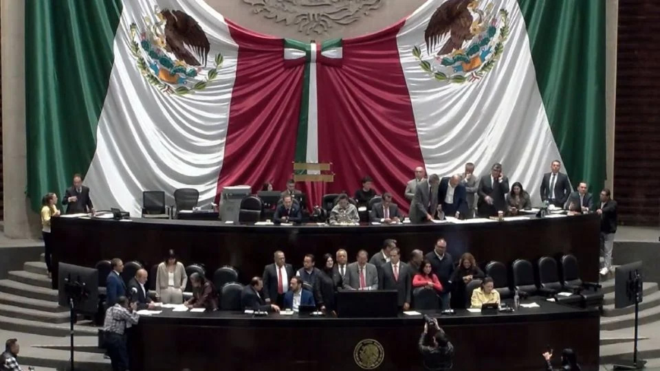Diputados aprueban que bancos cobren por cancelación de tarjetas