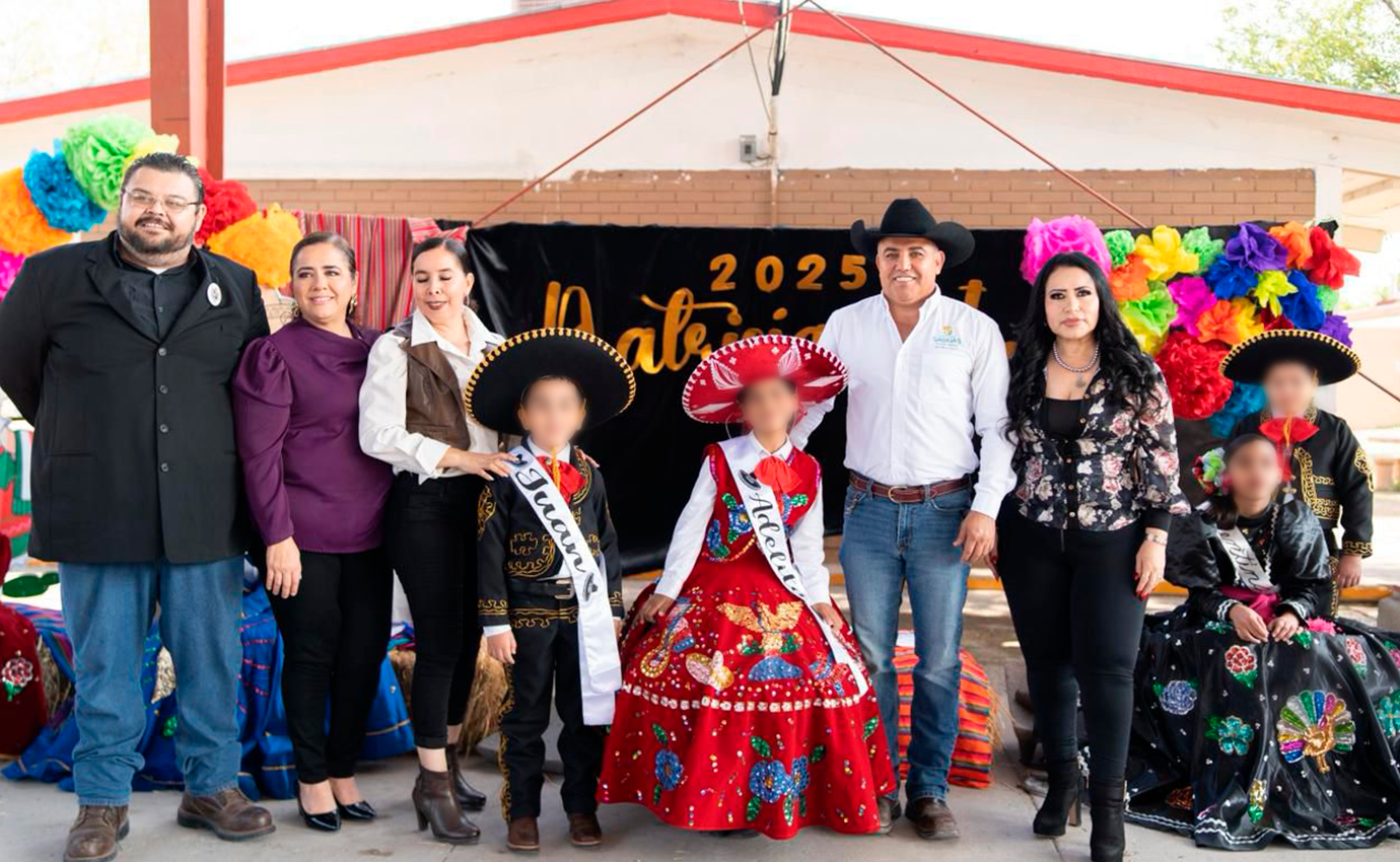 El alcalde Chano Díaz fortalece la identidad cívica y educativa en la ceremonia de ensombreramiento en la Primaria Sabinas