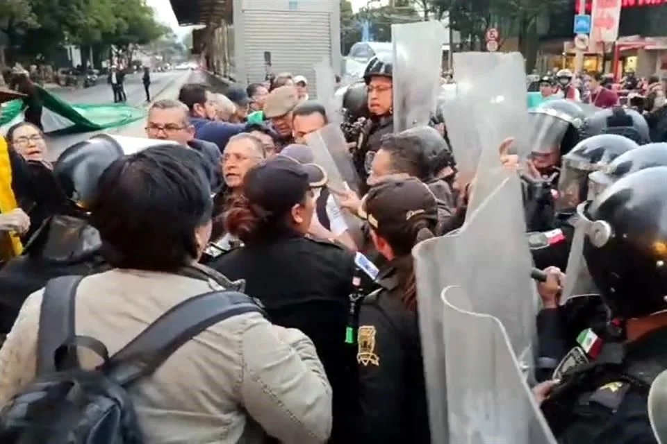 Repliegan a jueces que bloqueaban Insurgentes