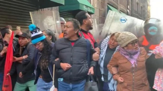 Los dispersan con extintores