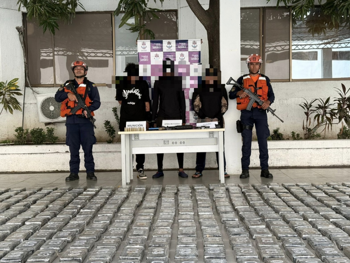 Petro decomisa dos toneladas de droga en el Pacífico; cero muertos