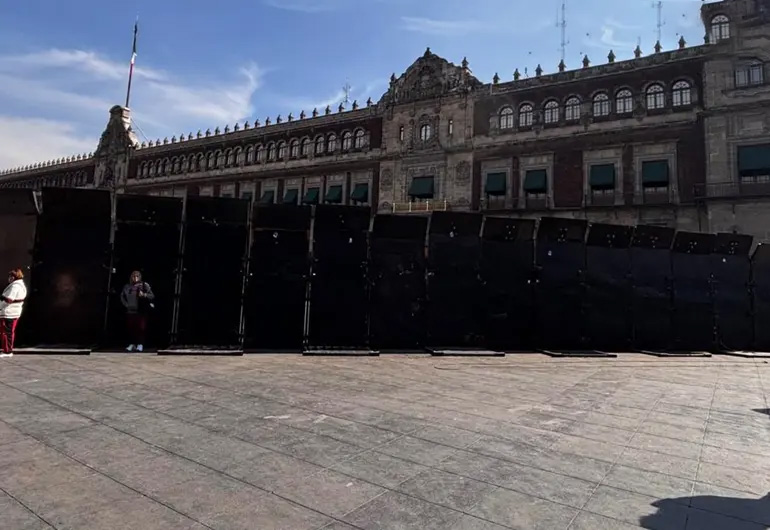 Blindan Palacio por marcha de paz