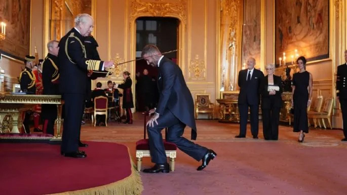 David Beckham es nombrado caballero por el rey Carlos III