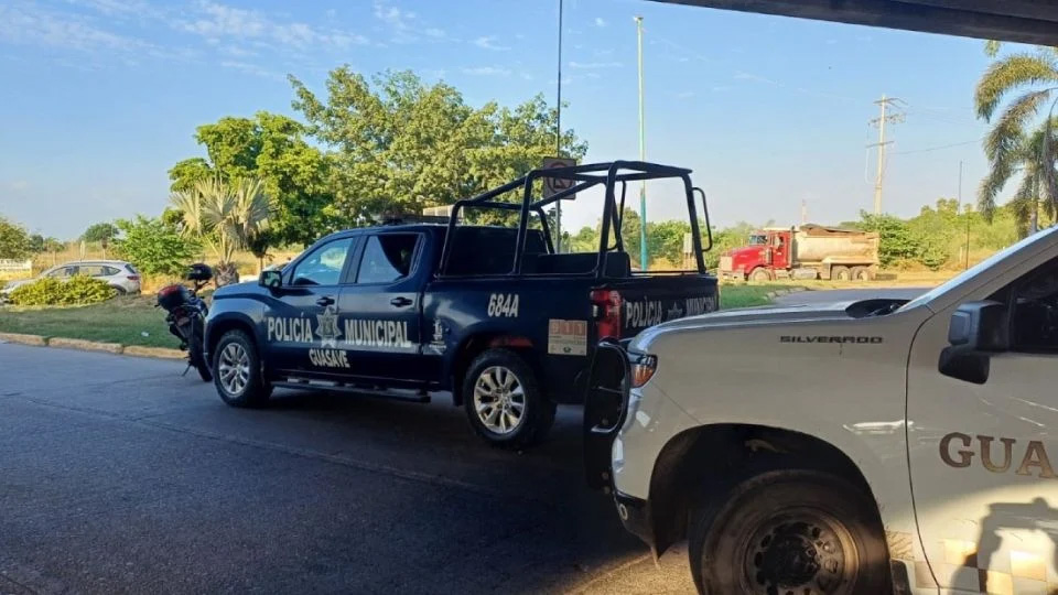 Mueren 13 en enfrentamiento entre policías y grupo armado