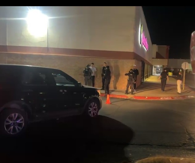Detienen a hombre armado en Mall de EP