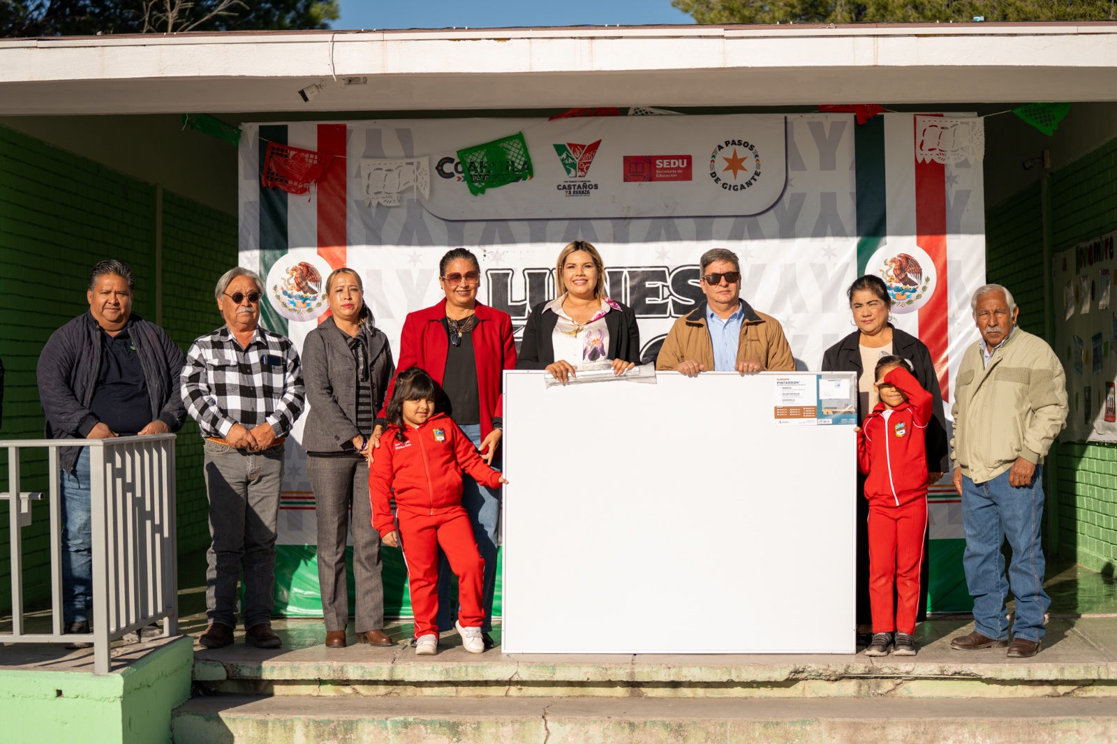 AFIANZA YESICA EL VINCULO CON COMUNIDAD EDUCATIVA