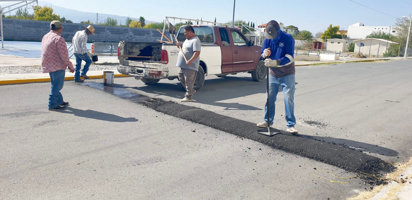 Con bacheo y bordos: Víctor mejora las calles de Ciénegas
