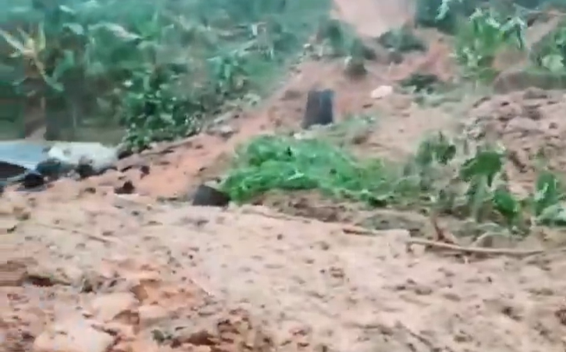 (VIDEO) Fatal deslizamiento de tierra en el norte de Sumatra