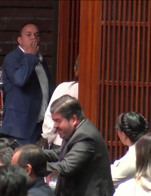  Denuncia diputada petista a Cuau por mandarle un beso