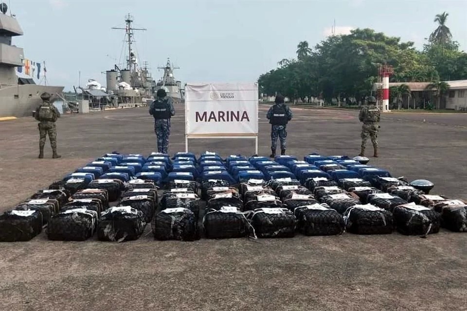 Hallan 2.5 t de coca en costas de Michoacán