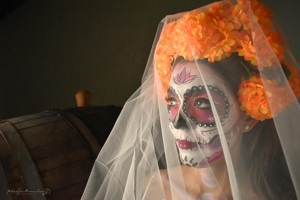 Artistas de Parras dan vida al Día de Muertos