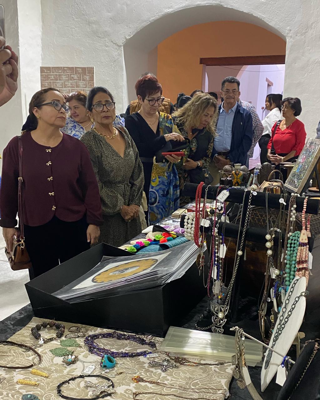 Artistas de Parras dan vida al Día de Muertos