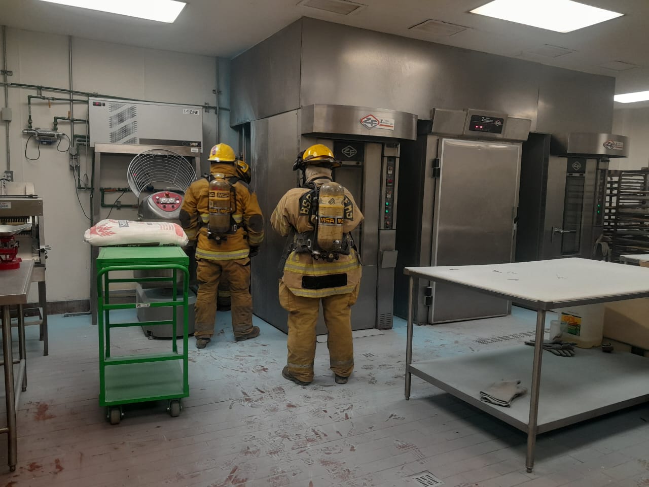 Evacuan Bodega Aurrera tras conato de incendio