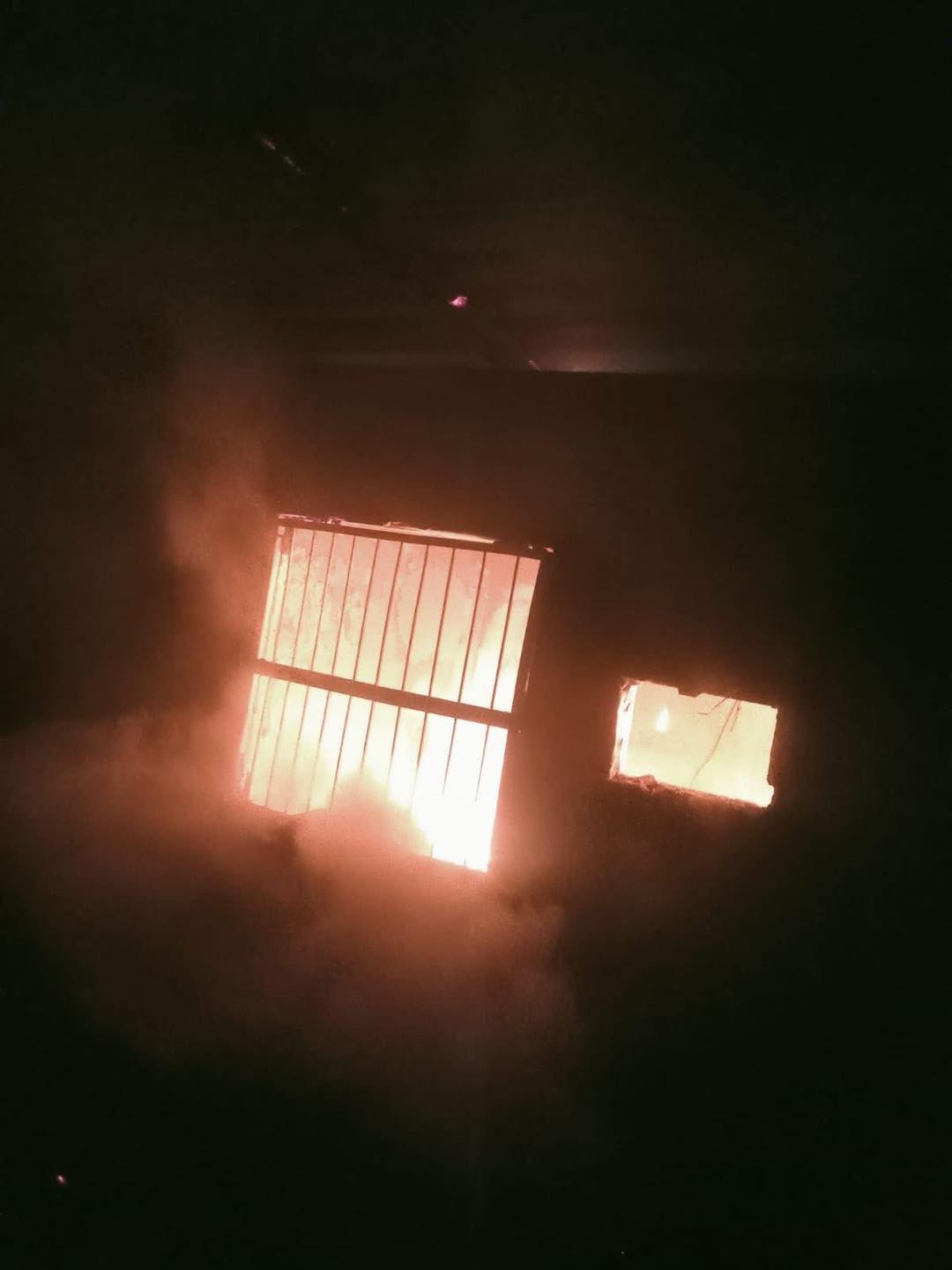 Incendio arrasa con vivienda en Múzquiz