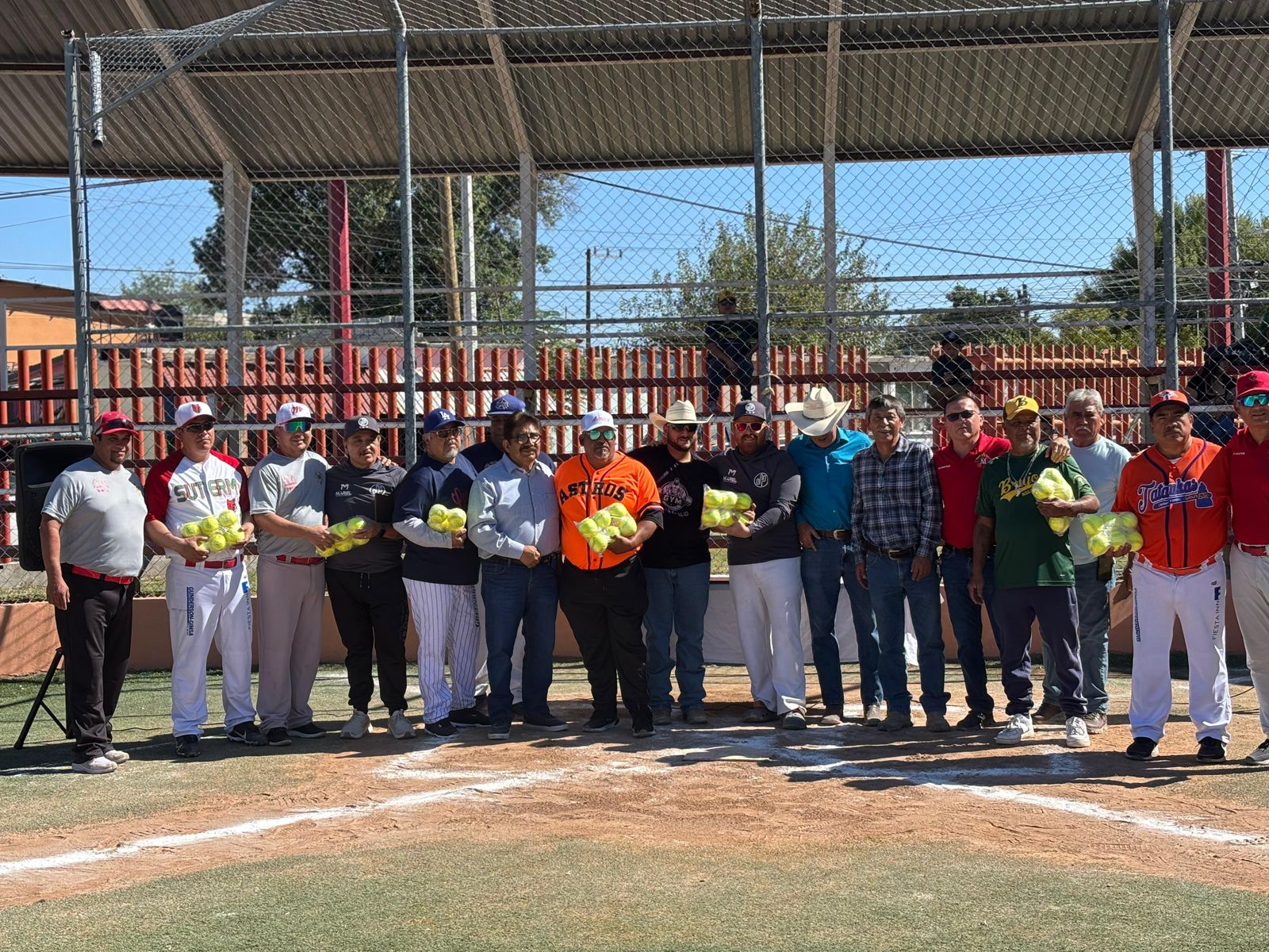 Arranca en Múzquiz la liga de sóftbol “Manuel Chávez”