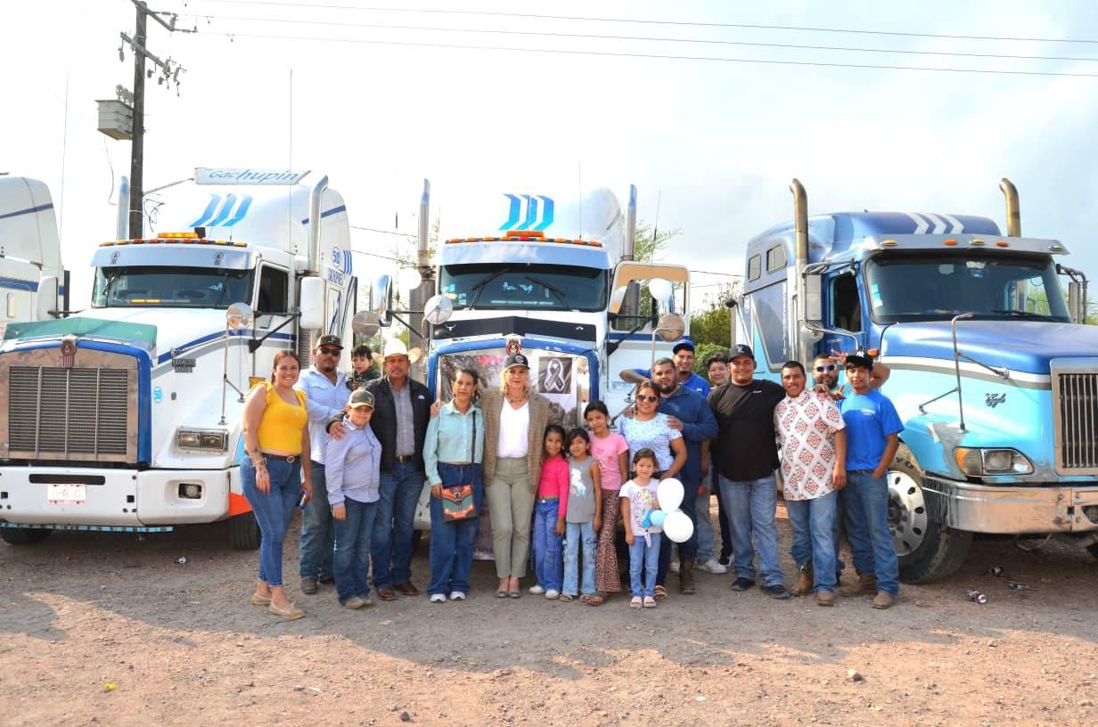 Con gran desfile celebran transportistas aniversario