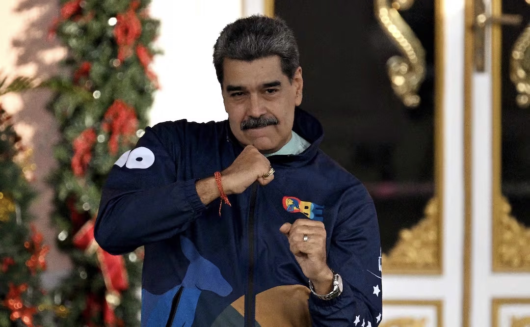 Maduro baila en medio de «asechanzas» de EU; «a mí no me para nadie», celebra