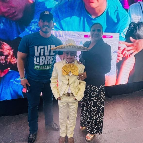 Joven de Ocampo brilla en torneo estatal de canto