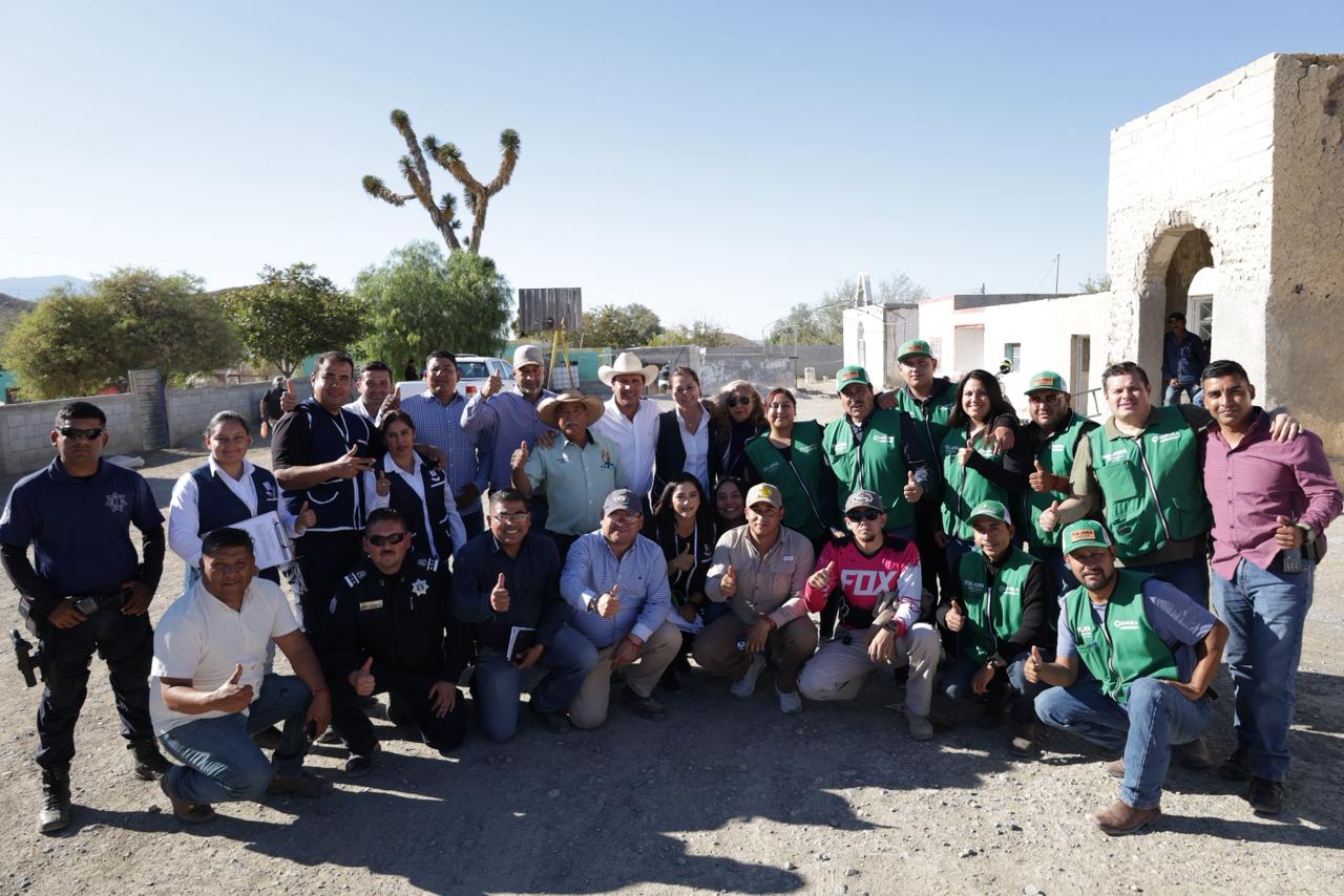Lleva Fernando apoyos a familias de los ejidos