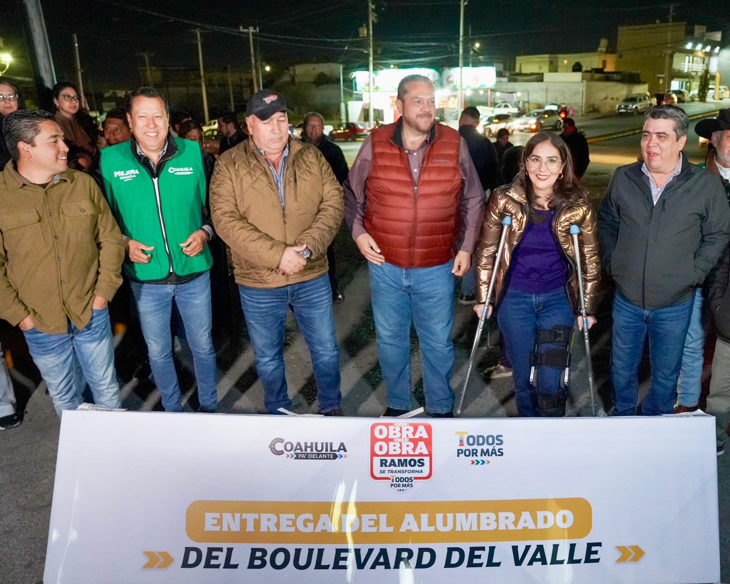 Entregan alumbrado en bulevar del Valle
