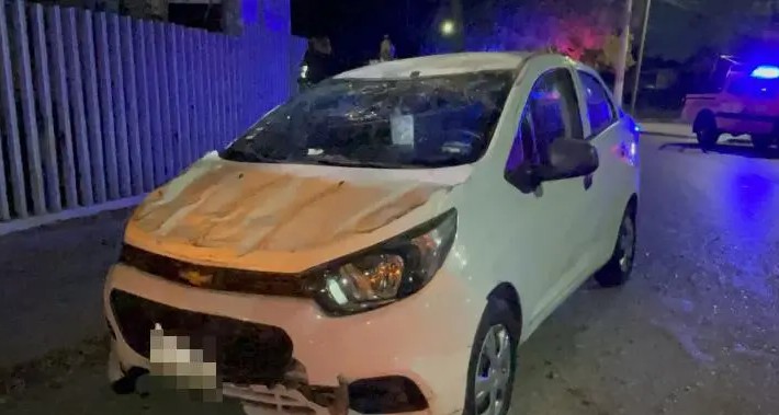 Auto derrapa y vuelca; conductor resulta ileso