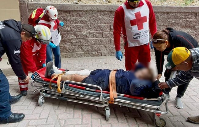 Sufre mujer caída de cuatro metros de altura