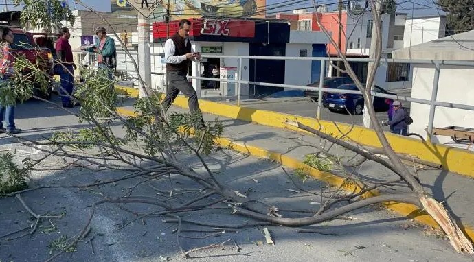 Se desprende remolque y deja un herido de gravedad