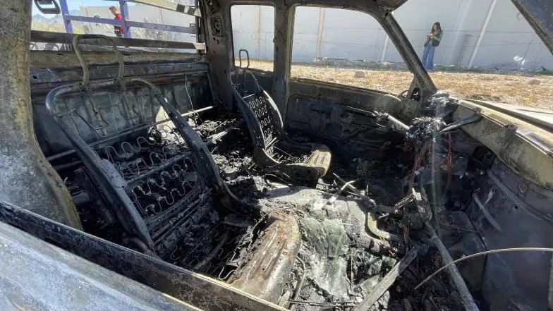 Arde camioneta en la Monterrey-Saltillo