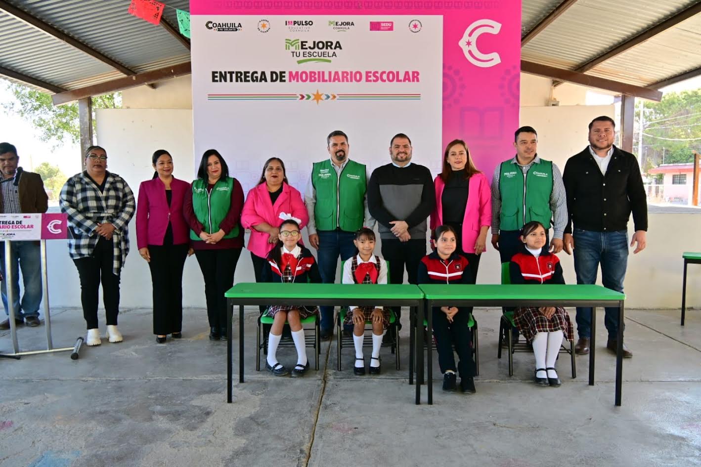 Entregan mobiliario a primarias de San Buena