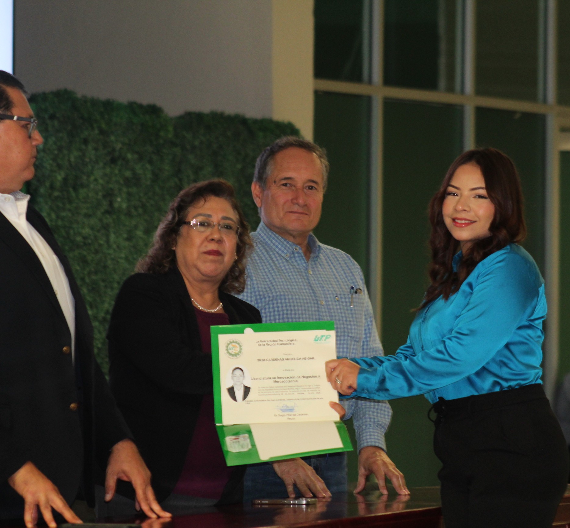 Reciben título profesional egresados de la UTRC