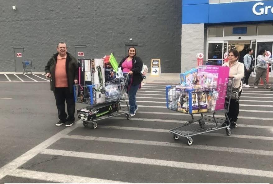 Aprovechan coahuilenses Black Friday en Eagle Pass