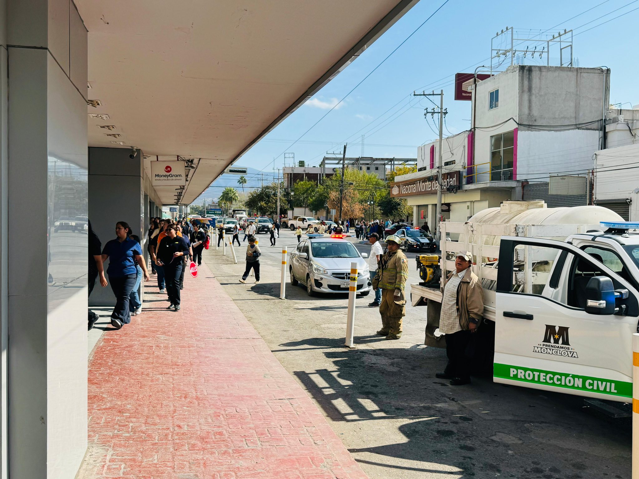 Vacían Coppel por alarma accidental