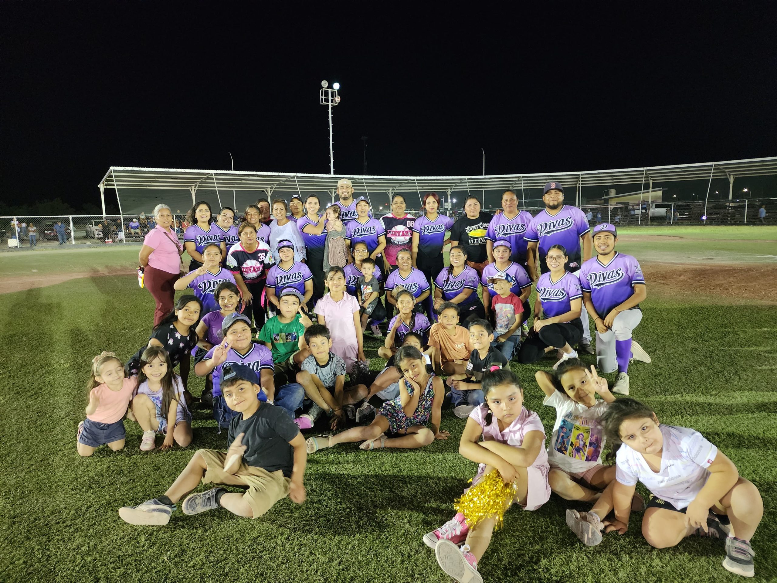 Divas de Lamadrid, el equipo novato de Softbol fememil que nace con estrella