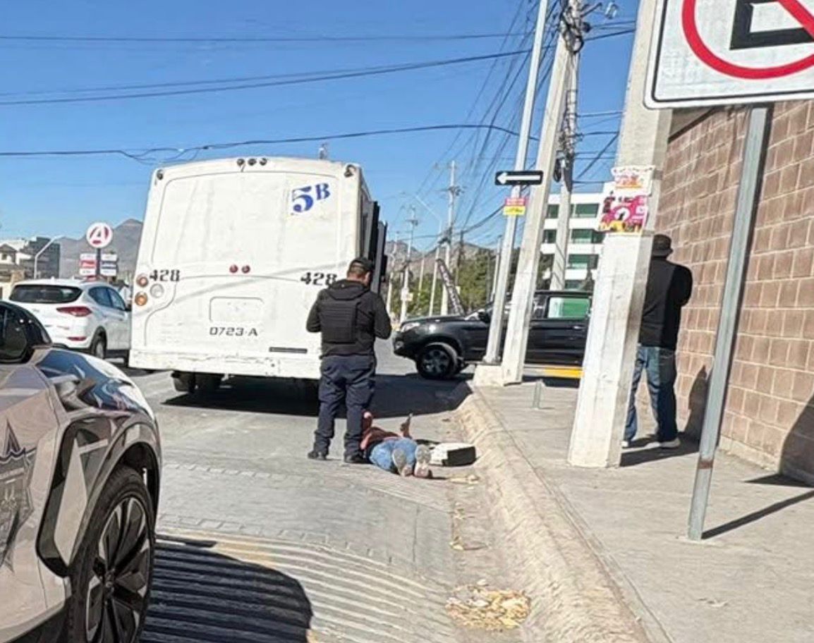 Pasajera cae de camión urbano; conductor fue detenido