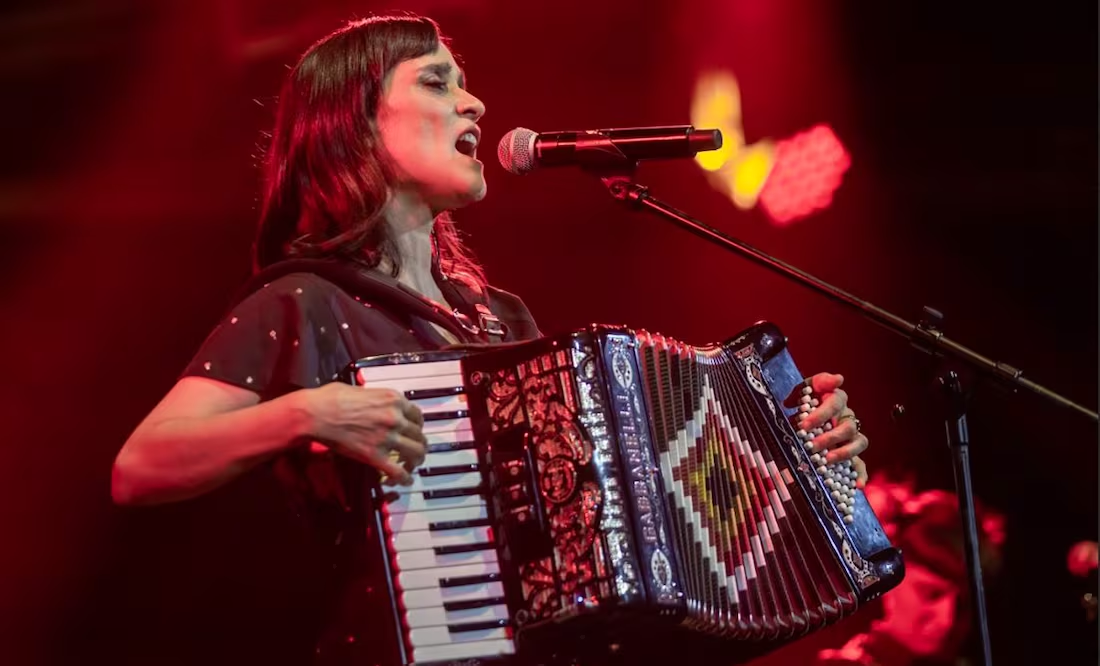 Julieta Venegas llega al mundo de “31 Minutos” en su película “Calurosa Navidad”