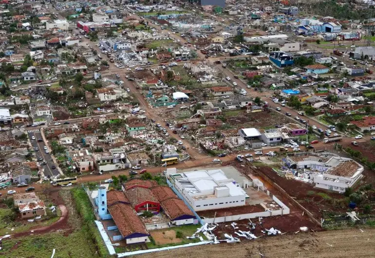Tornado deja seis fallecidos y más de 430 heridos en sur de Brasil
